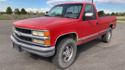 1994 CHEVROLET GMT-400 - 4X4!