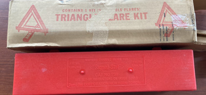Signal-Stat Triangle Flare Kit