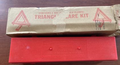 Signal-Stat Triangle Flare Kit