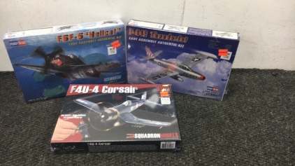 (3) Model Airplanes