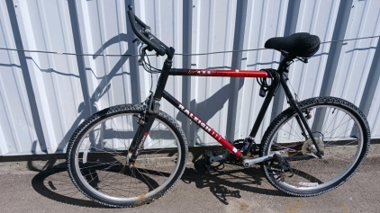 26" Raleigh MT 400 Bicycle (Red/Black)