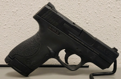 Smith & Wesson M&P Shield 9mm Semi Automatic Pistol With 2 Extra Magazines And Holsters-- HRJ7875