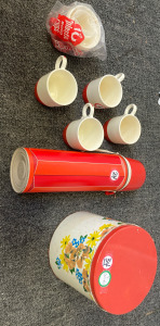 Red thermos, 4 glass cups. BB10