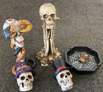 (2) Skull Candle Holders, (1) Spider Ashtrey, (2) Skull Heads