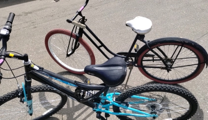 Set Of 2 Bikes Including Huffy Trail Runner And A Beach Cruiser
