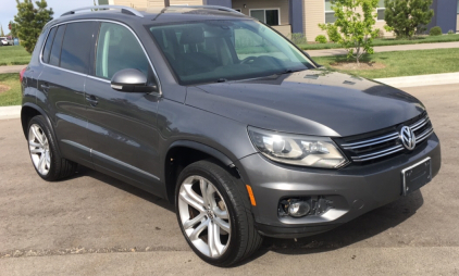 2012 VOLKSWAGEN TIGUAN - AWD - TOW PACKAGE