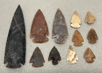 (10) Arrowheads 1.25&rdquo; To 2.75&rdquo; Long, (1) Large Spearpoint 4.75&rdquo; Long