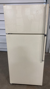 Kenmore Refrigerator - Needs Cleaned