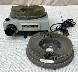 Kodak Ektagraphic Slide Projector, Powers On BB2
