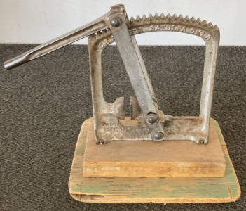 Vintage Walnut Cracker/Sheller