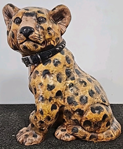 (1) Cheetah Statue