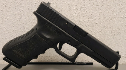 Glock 22 .40 Cal S&W Semi Automatic Pistol-- 1EPK696US