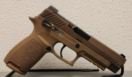 Sig Sauer P320 M17 9mm Semi Automatic Pistol With 3 Magazines And Hard Case-- M17A044477