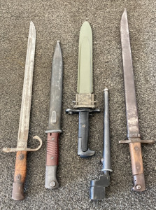 (2) Arisaka Bayonet, (1) Mouser, (1) Enfield, (1) US M7 Grand
