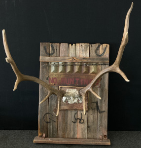 Man Cave Vintage Style &ldquo;No Hunting&rdquo; Sign With Antlers
