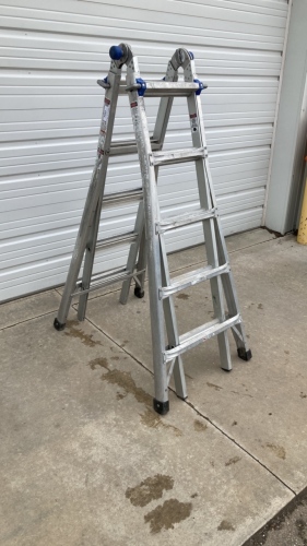 Adjustable Aluminum Ladder