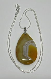 98.50ct. Yellow White Stripes Agate Gemstone W/ Silver .925 Necklace