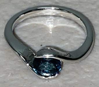 (1) Size 8 Faceted Round Cut Aquamarine Ring