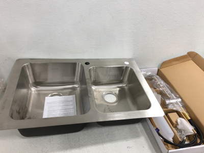 American Standard Stainless Steel Sink 33&rdquo;x22&rdquo;and Faucet