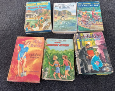 Vintage Trixie Belden And Laura Lee Hope Books