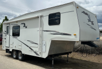 2004 ARCTIC FOX 5TH WHEEL