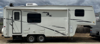 2004 ARCTIC FOX 5TH WHEEL - 2