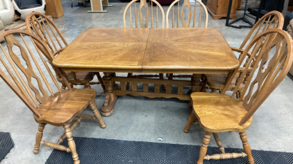 Vintage Wood Dining Table w/ (6) Chairs