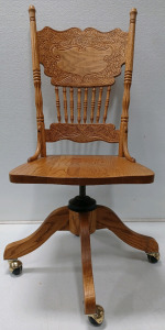 (1) Vintage Wooden Rolling/Swival Chair