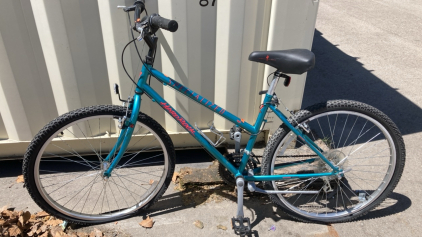 26” Specialized Hard Rock Bicycle (Teal)