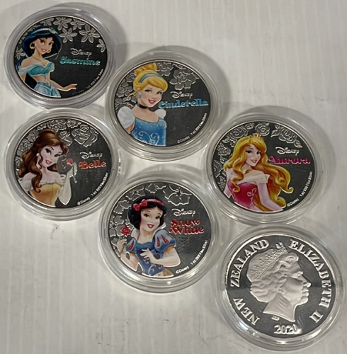 (6) Disney Silver Plated New Zealand Queen Elizabeth II Collector Coins