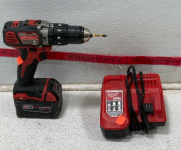 (1)Milwaukee 1/2 Hammer Drill (1) Milwaukee Rapid Charger