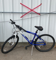 26&acirc;&euro; Giant Rincon Bicycle (Blue/White)