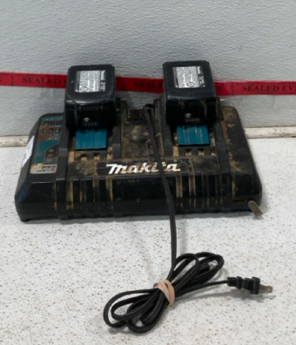 Makita DC18RD Li-ion Dual Port Rapid Charger With Two Chargers