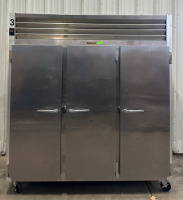 76 1/2in x 33 1/4in x 83in Traulsen Industrial Restaurant 3 Door Freezer