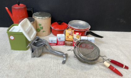 Vintage Kitchen! Coffee Percolator (Works!), Citrus Juicer, (2) Pots W/ Lids & More! BB65