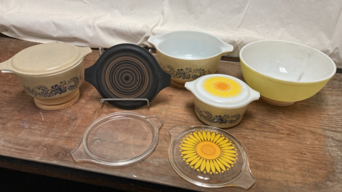 Early American Kitchenware, 4 Bowls, 5 Lids