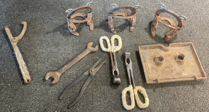 Rustic Home Decor! (2) Antique Hair Dresser Pinching Irons, (3) Garden Frogs, Plus More Rustic Tools! BB67