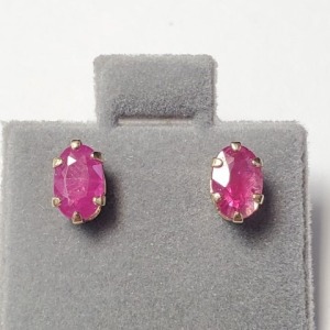 $400 10K Ruby(0.6ct) Earrings