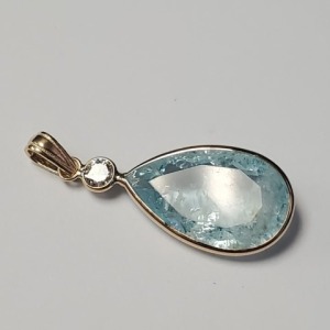 $1400 14K Aquamarine(6.9ct) Diamond(0.2ct) Pendant