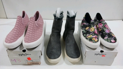 (3) New Pairs of Ladies Shoes sz 9