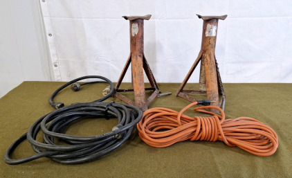(1l Pair Of Jack Stands & (2) Extension cords