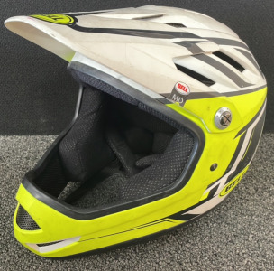 Bell Dirt Bike Helmet (Size M)