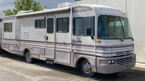 1993 FLEETWOOD BOUNDER MOTORHOME - RUNS GREAT!