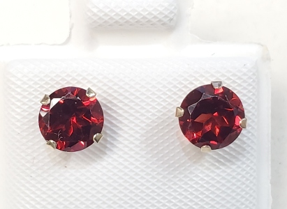 $300 10K Garnet(1.6ct) Earrings