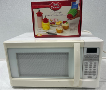 Hamilton Beach Microwave, Betty Crocker Decorating Kit