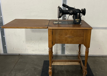 Antique 1954 Pfaff 130 Sweing Machine
