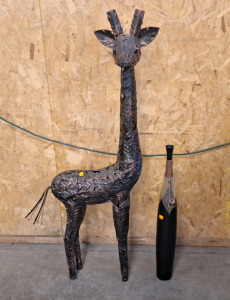 African Themed Vase & Giraffe....EB