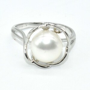 Silver Pearl(1.75ct) Rhodium Plated Ring (~Size 7.5)(Ring is resizable for $40) (~length 0inches) (~weight 3.05g)