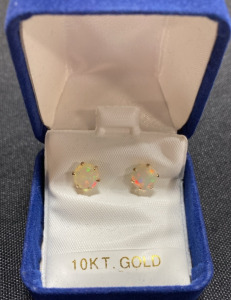 1.28ct Opal 10kt Gold Stud Earrings