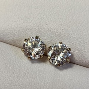 $120 10K Cz 6.5Mm Earrings